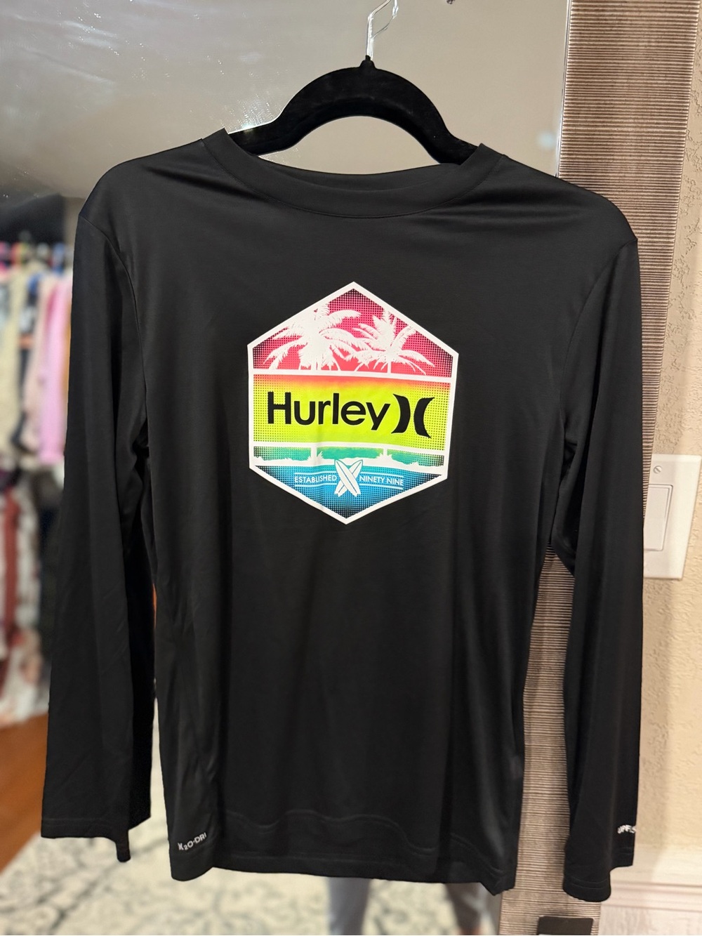 Hurley Kids size XL NEW NEVER WORN Black Long Sleeve Rash Guard Tropical Logo